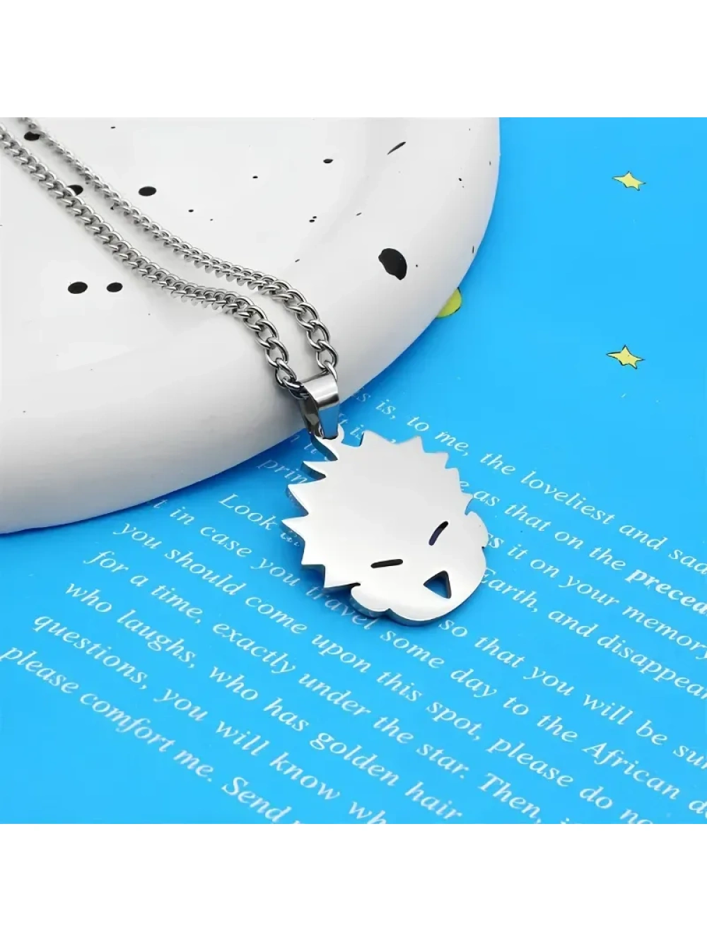 Collar Plateado Itadori Sonriendo Jujutsu Kaisen