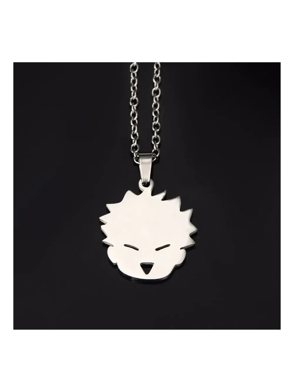 Collar Plateado Itadori Sonriendo Jujutsu Kaisen